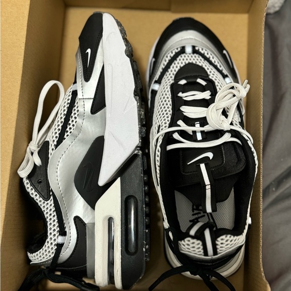 Nike sneakers - Picture 3 of 6